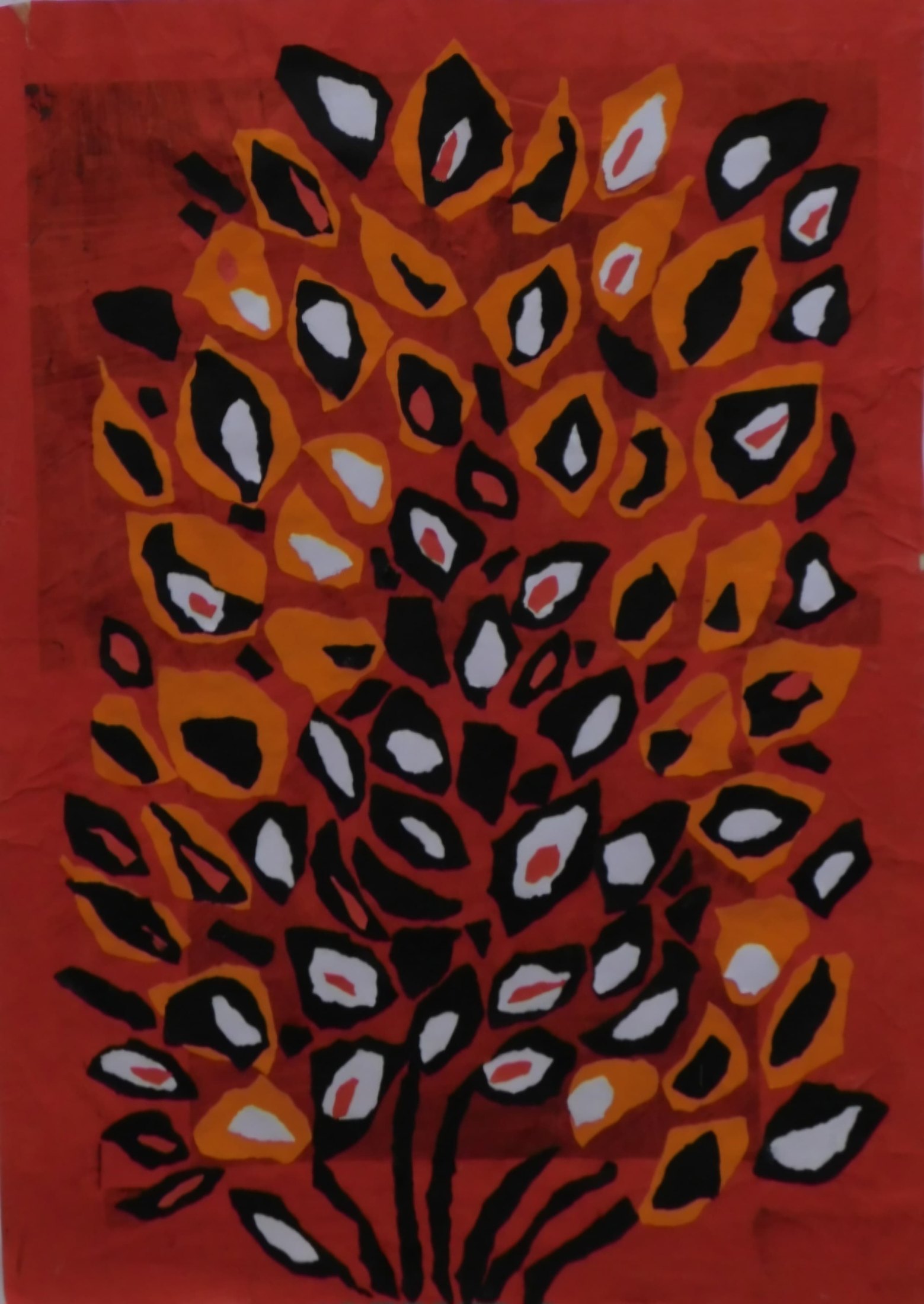 Fiori su fondo rosso con carta di giornale di Jacqueline Enkelaar-Ashdown