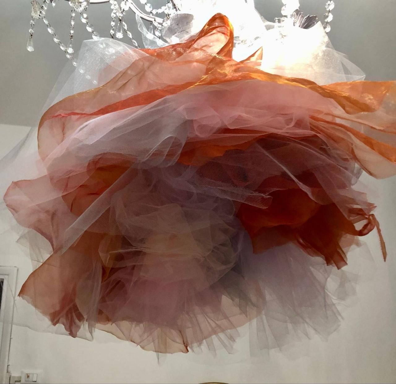 Lampada di organza arancione di Jacqueline Enkelaar-Ashdown