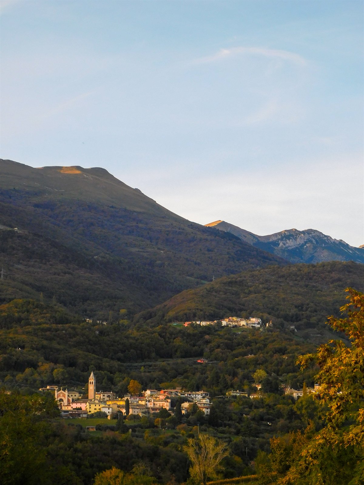 Monte Baldo e il villaggio di Pazzon di Ivan Pogodin